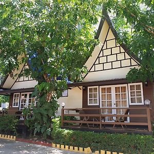 Luna Hut Resort